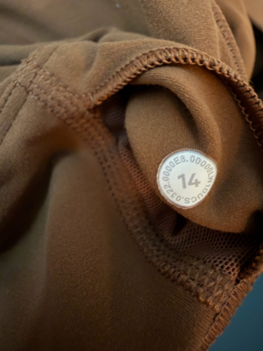 Lululemon Women’s Roasted Brown Align Waist-Length Tank - Picture 3 of 3